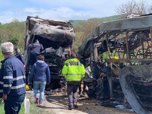 СВЕДОК УЖАСНЕ ТРАГЕДИЈЕ КОД КУРШУМЛИЈЕ: Одмах сам утрчао у аутобус и почео да извлачим путнике, али је ватра убрзо букнула! (ФОТО/ВИДЕО) 